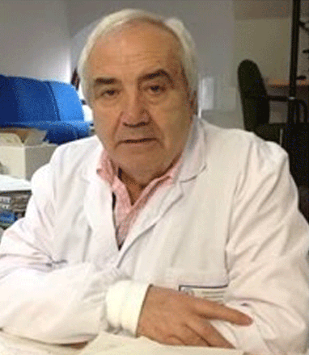 Prof. Ramón Cisterna (presidente), Médico especialista en Microbiología inmunología 